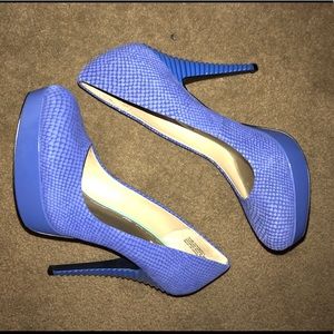Rachel Roy NEW never worn blue heels size 9 1/2!
